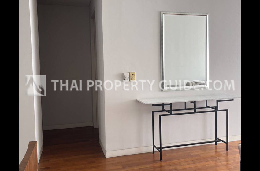 Condominium in Sukhumvit : Domus Condo Suk 16 